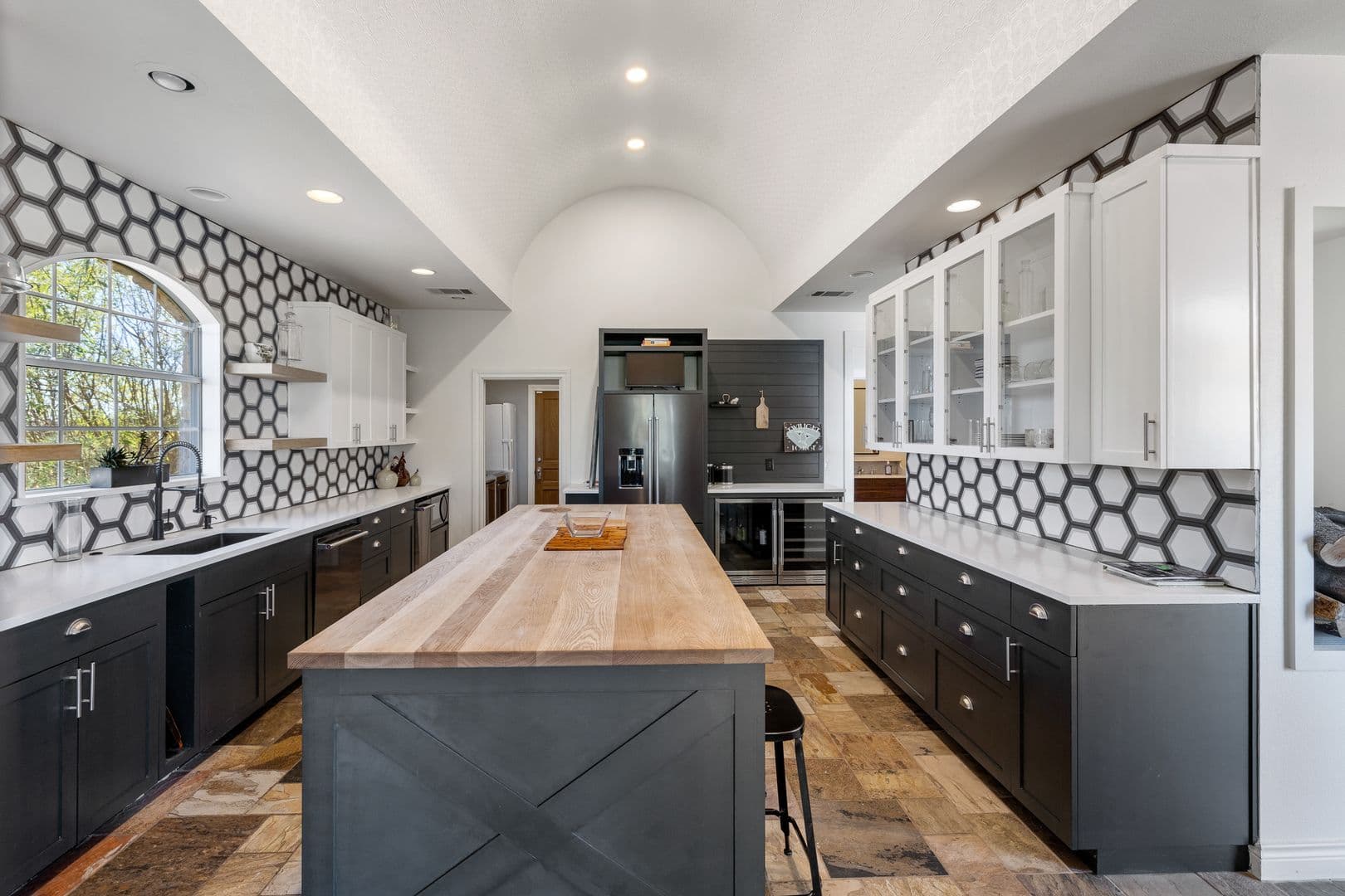 Spicewood House: 702 E Summit Drive