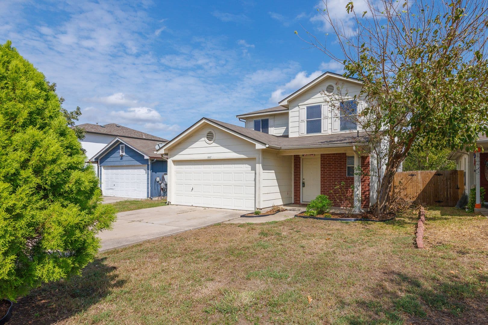 Manor House: 16117 Hamilton Point Circle