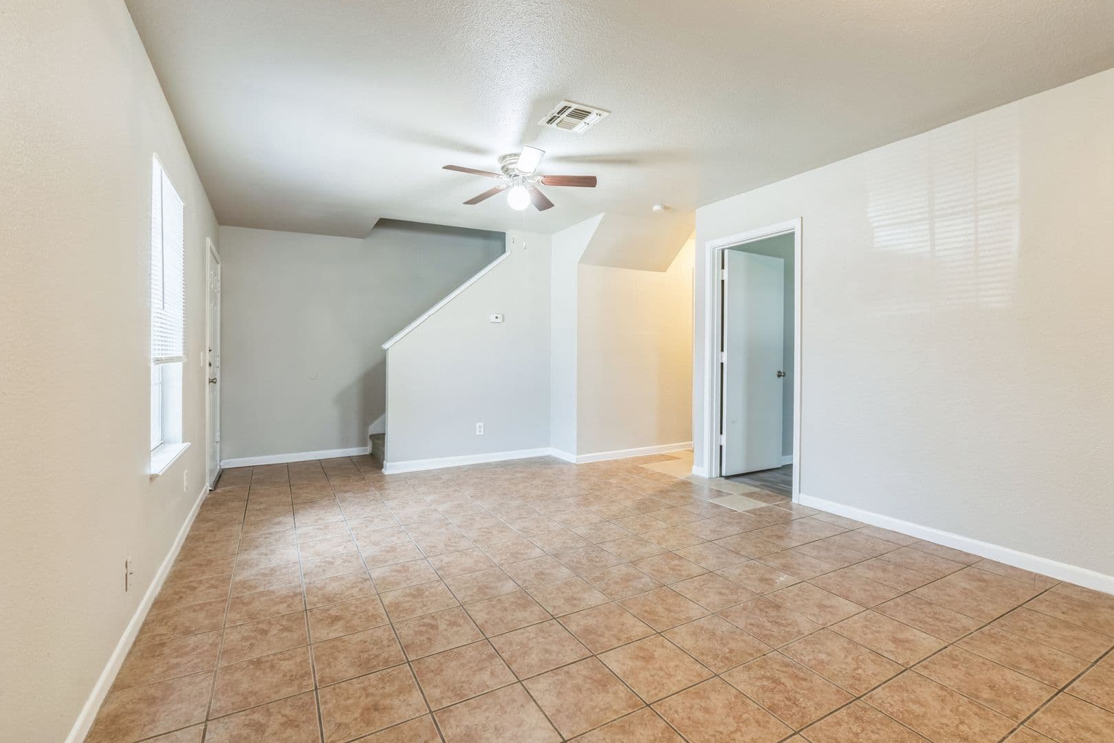 San Antonio House: 7587 Windsor Oaks