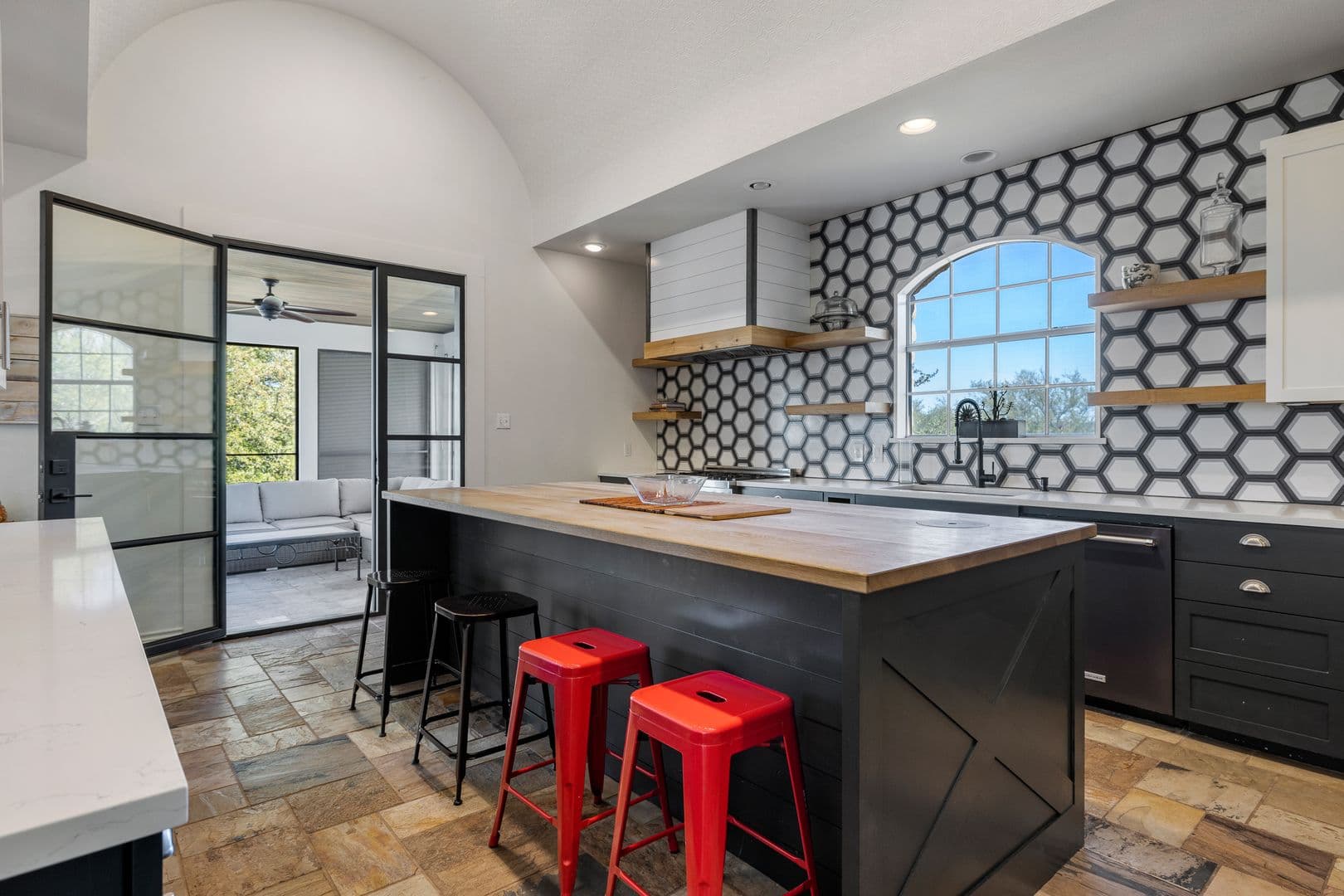 Spicewood House: 702 E Summit Drive
