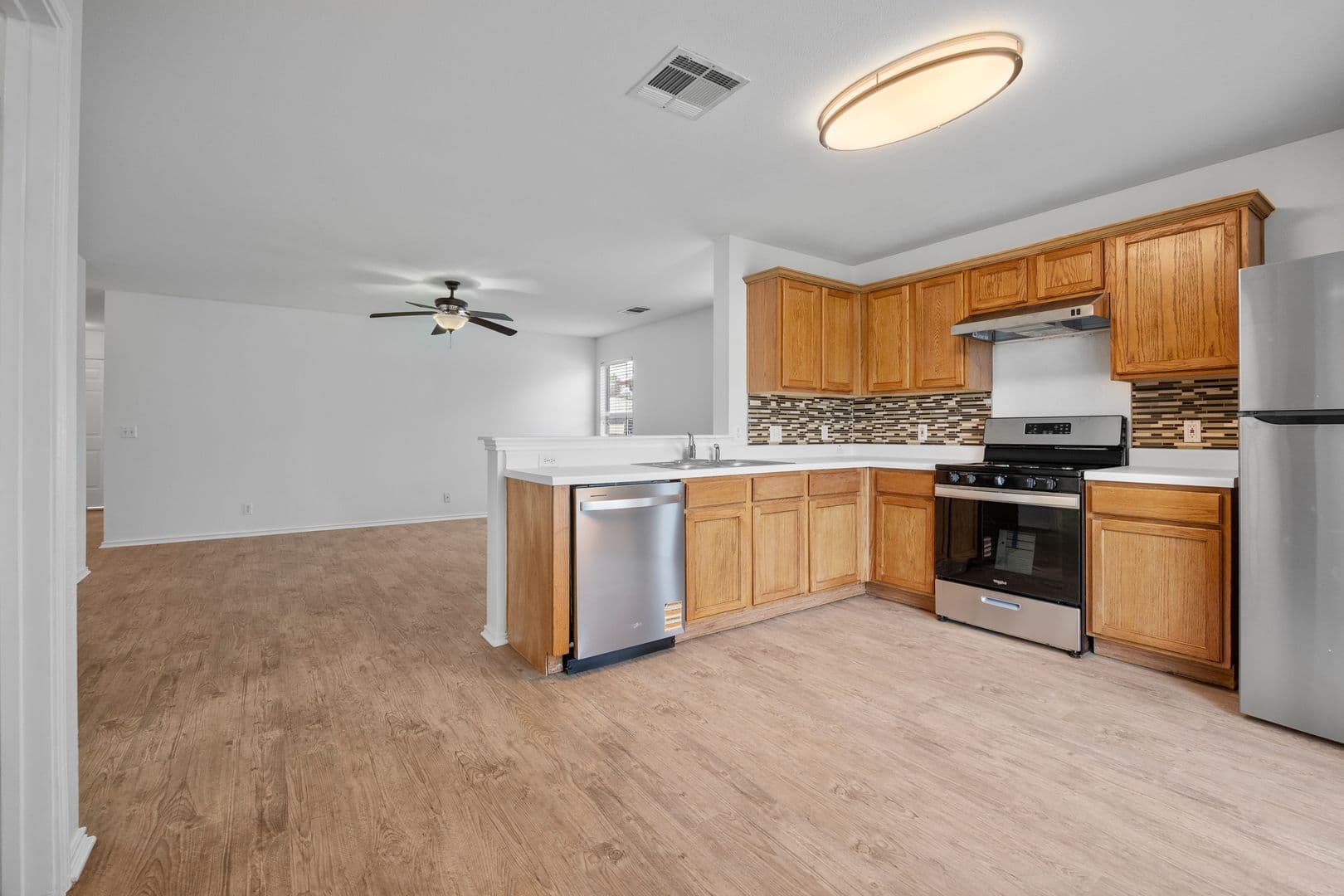 Manor House: 16117 Hamilton Point Circle