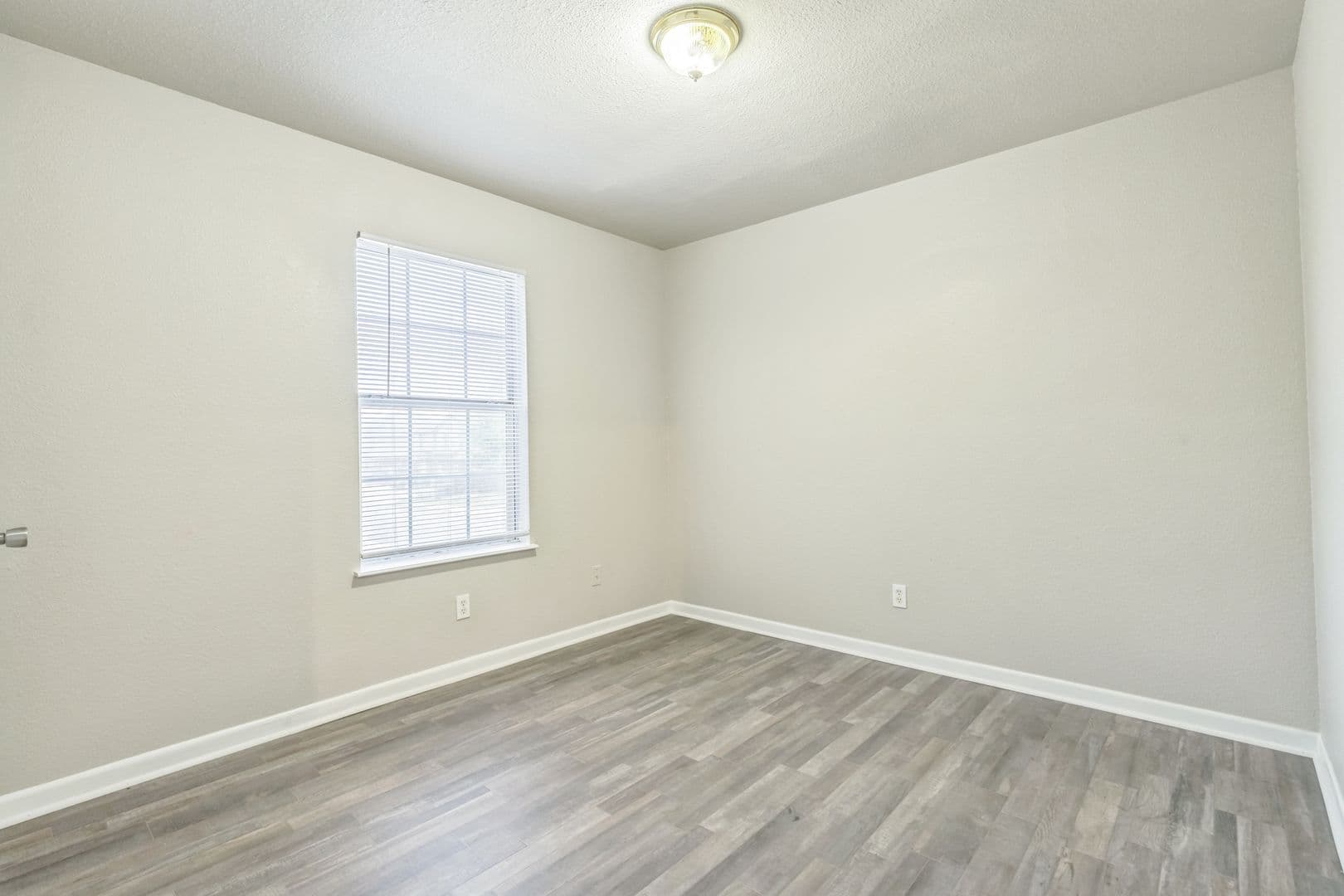 San Antonio House: 7587 Windsor Oaks