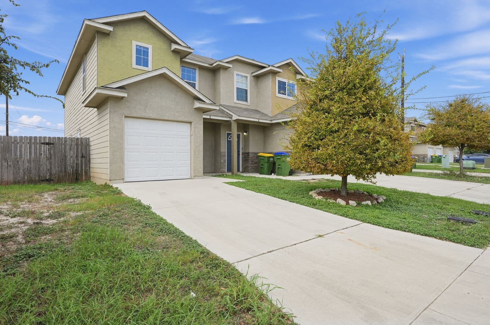 Selma House: 16825 Showdown Path Unit 4