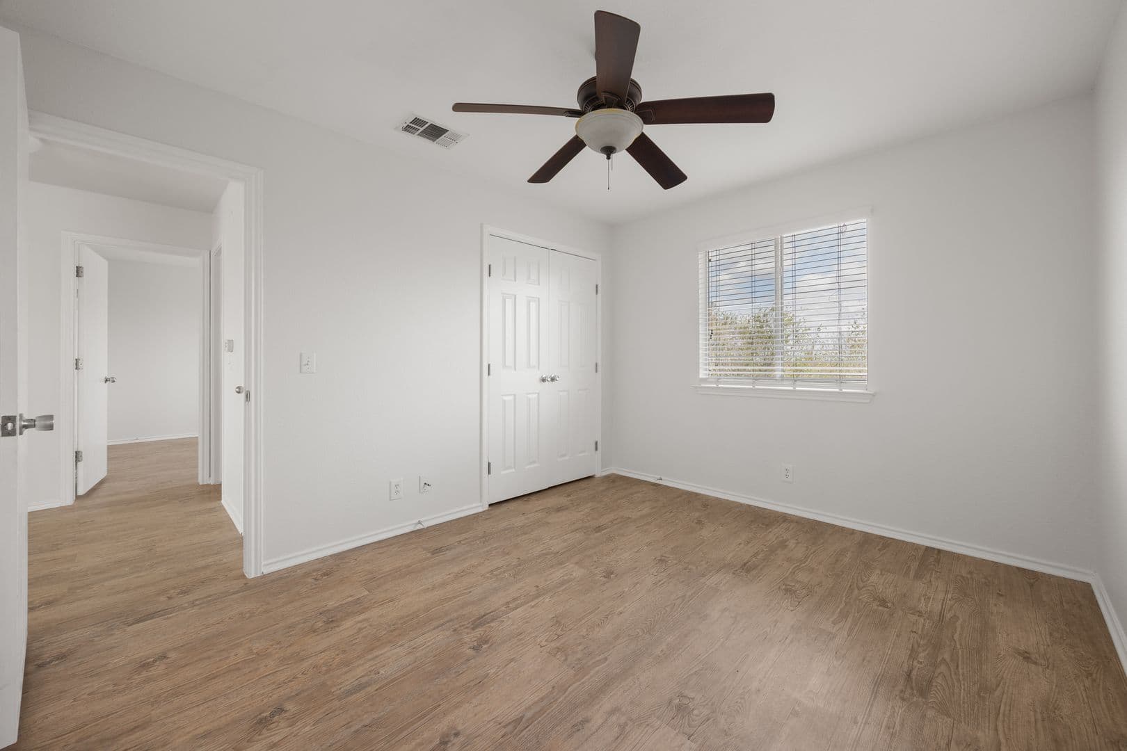 Manor House: 16117 Hamilton Point Circle
