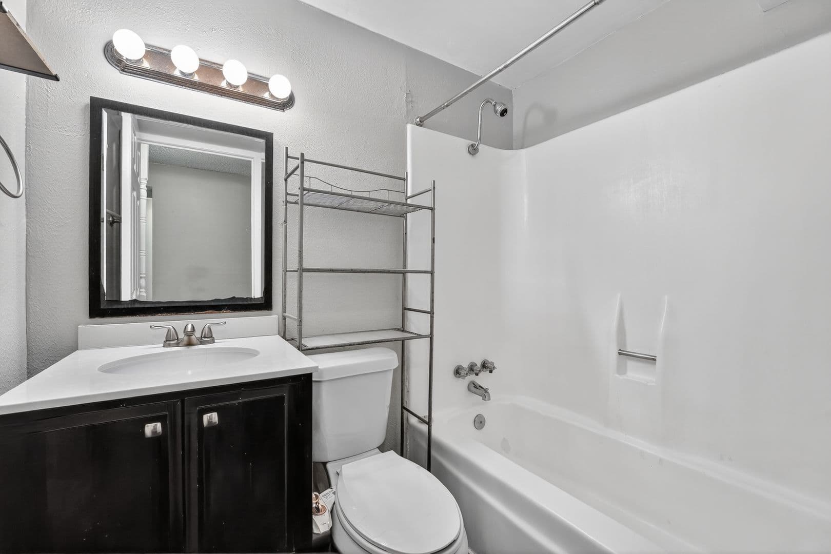 Leander House: 20600 Bonanza St Unit 2