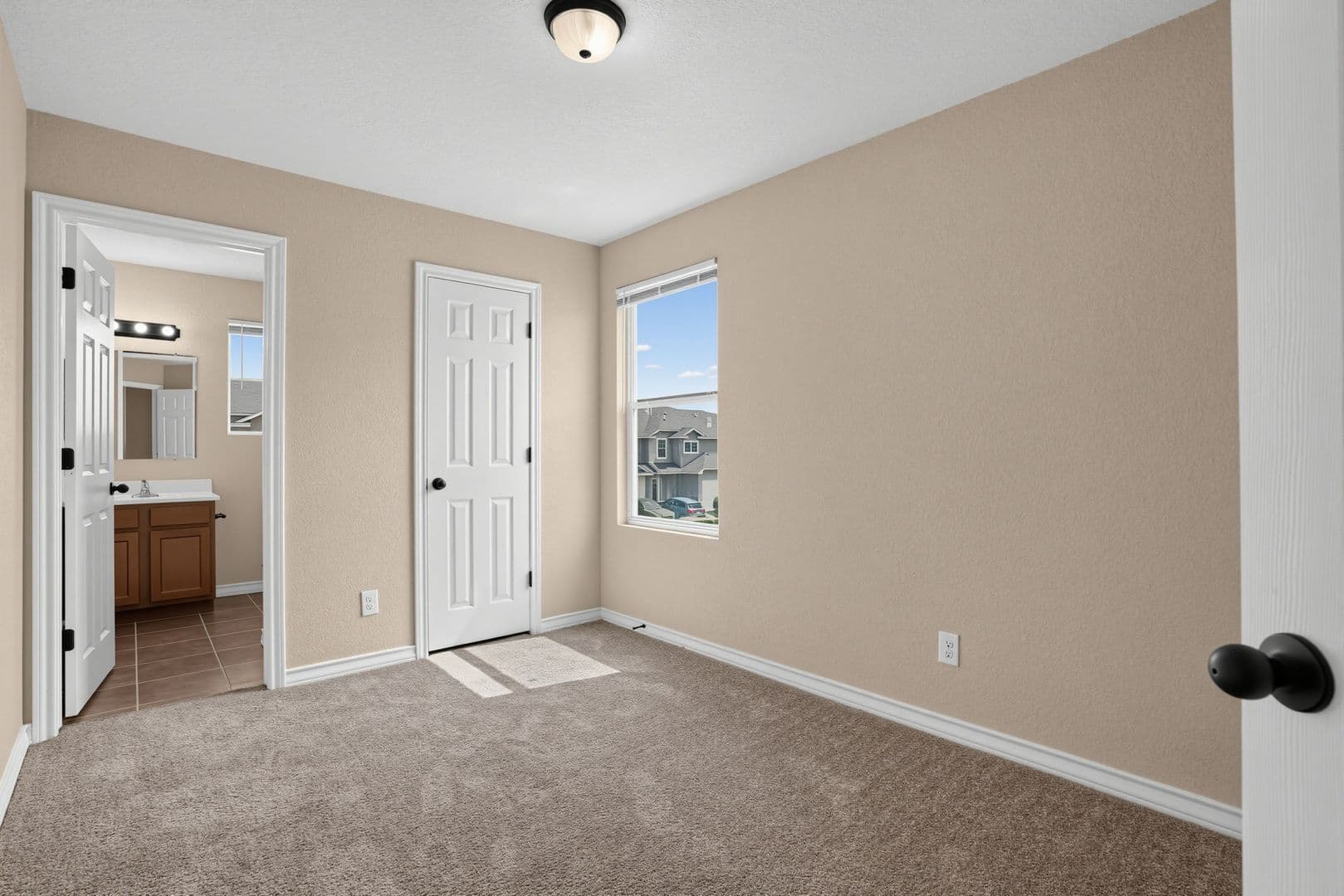 Selma House: 16825 Showdown Path Unit 4