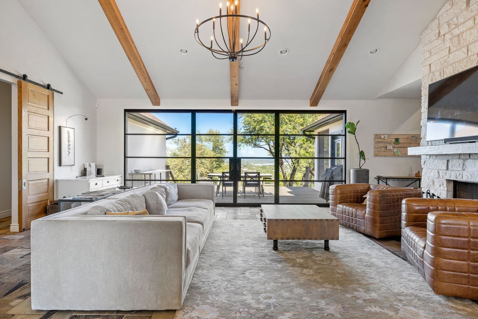 Spicewood House: 702 E Summit Drive