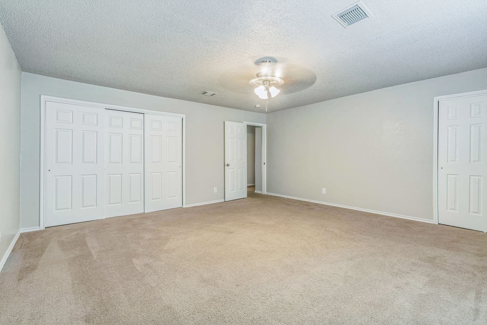 San Antonio House: 7427 Legend Point