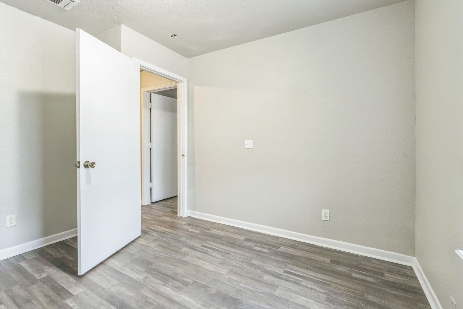 San Antonio House: 7587 Windsor Oaks