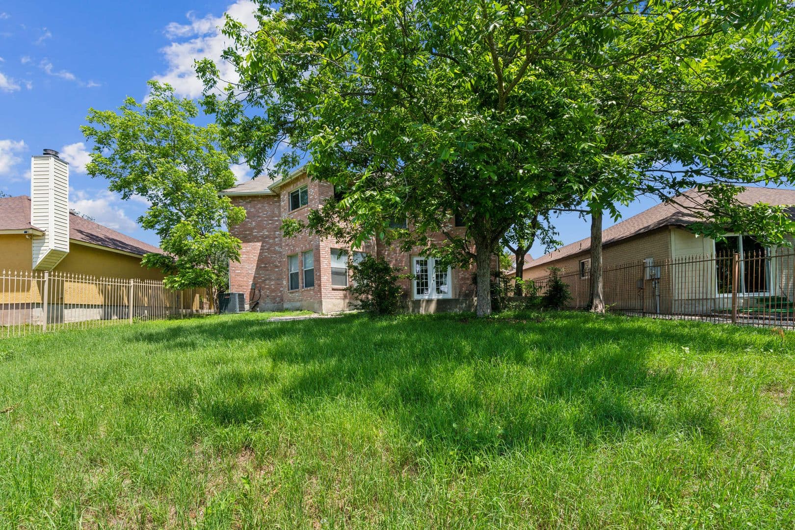 San Antonio House: 7427 Legend Point