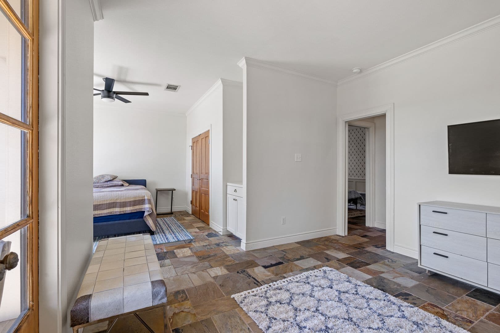 Spicewood House: 702 E Summit Drive
