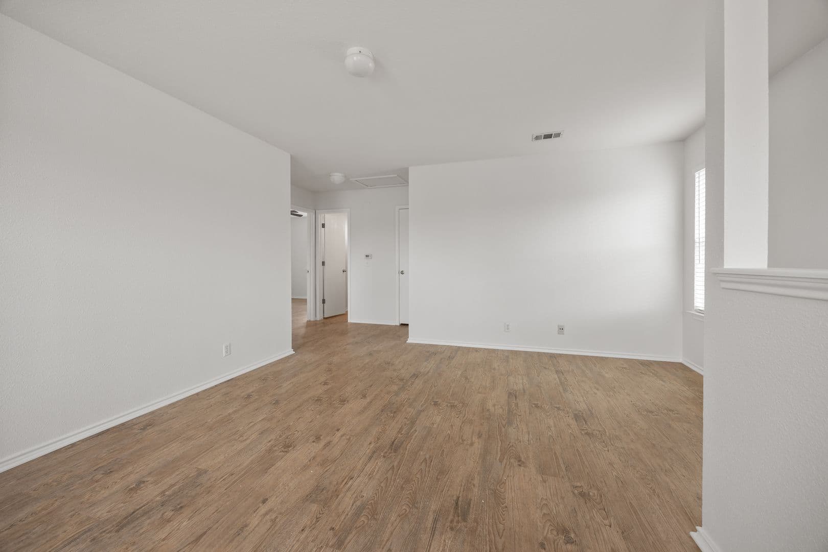 Manor House: 16117 Hamilton Point Circle
