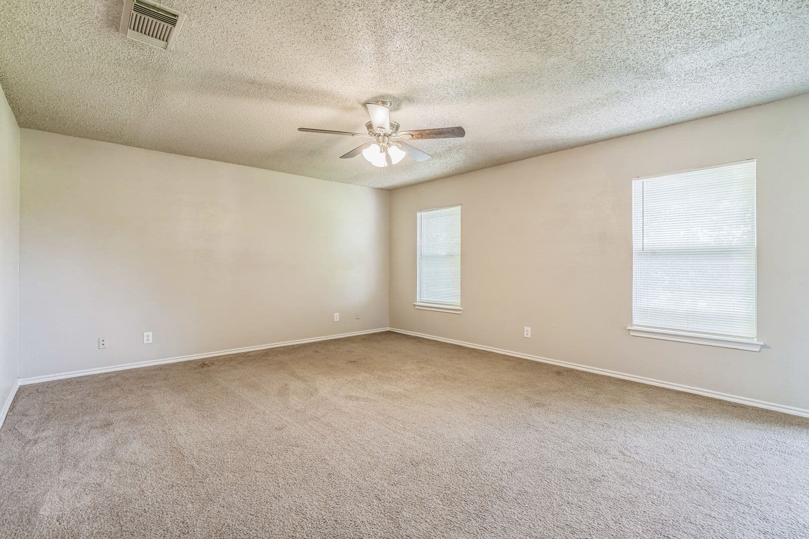 San Antonio House: 7427 Legend Point