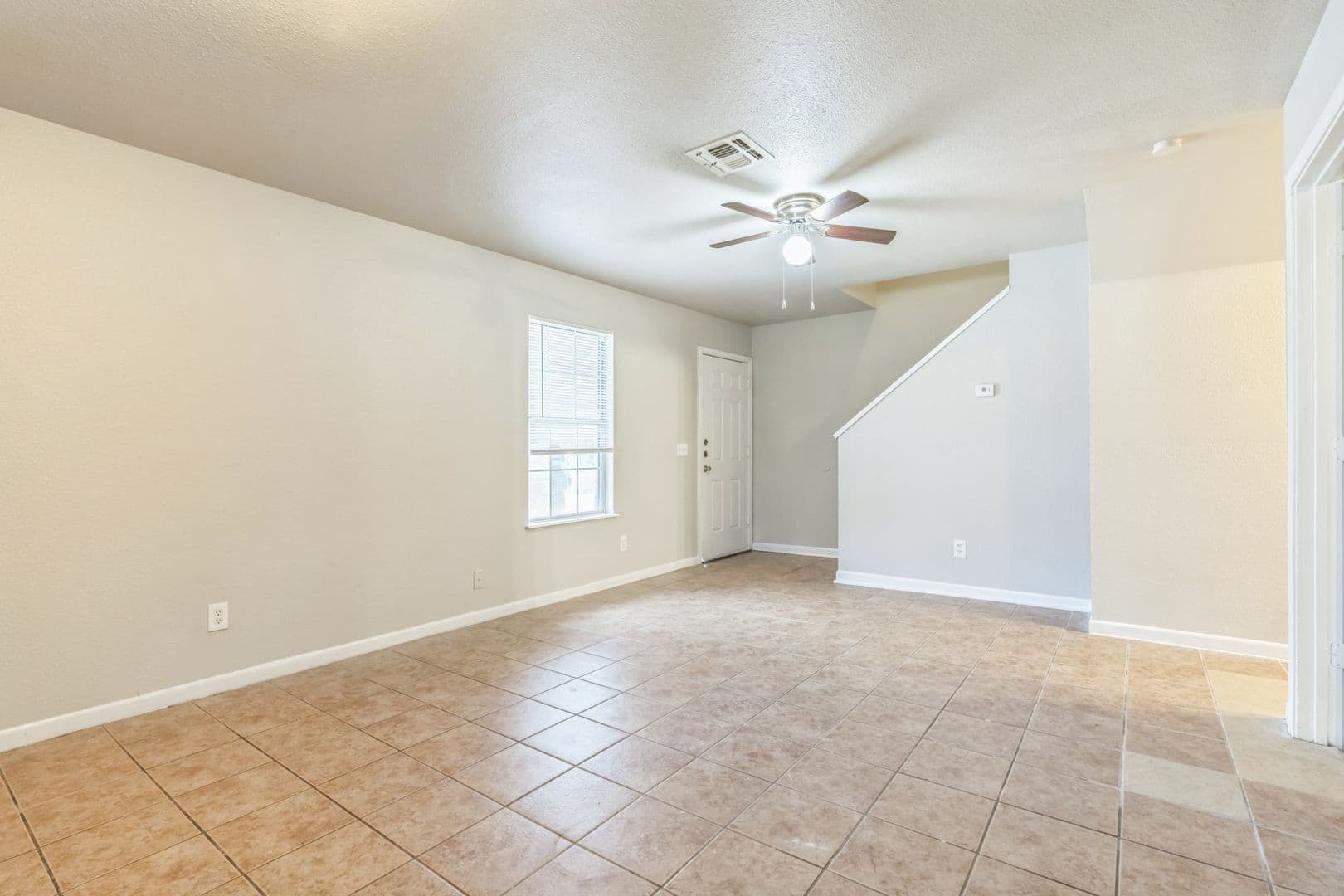 San Antonio House: 7587 Windsor Oaks