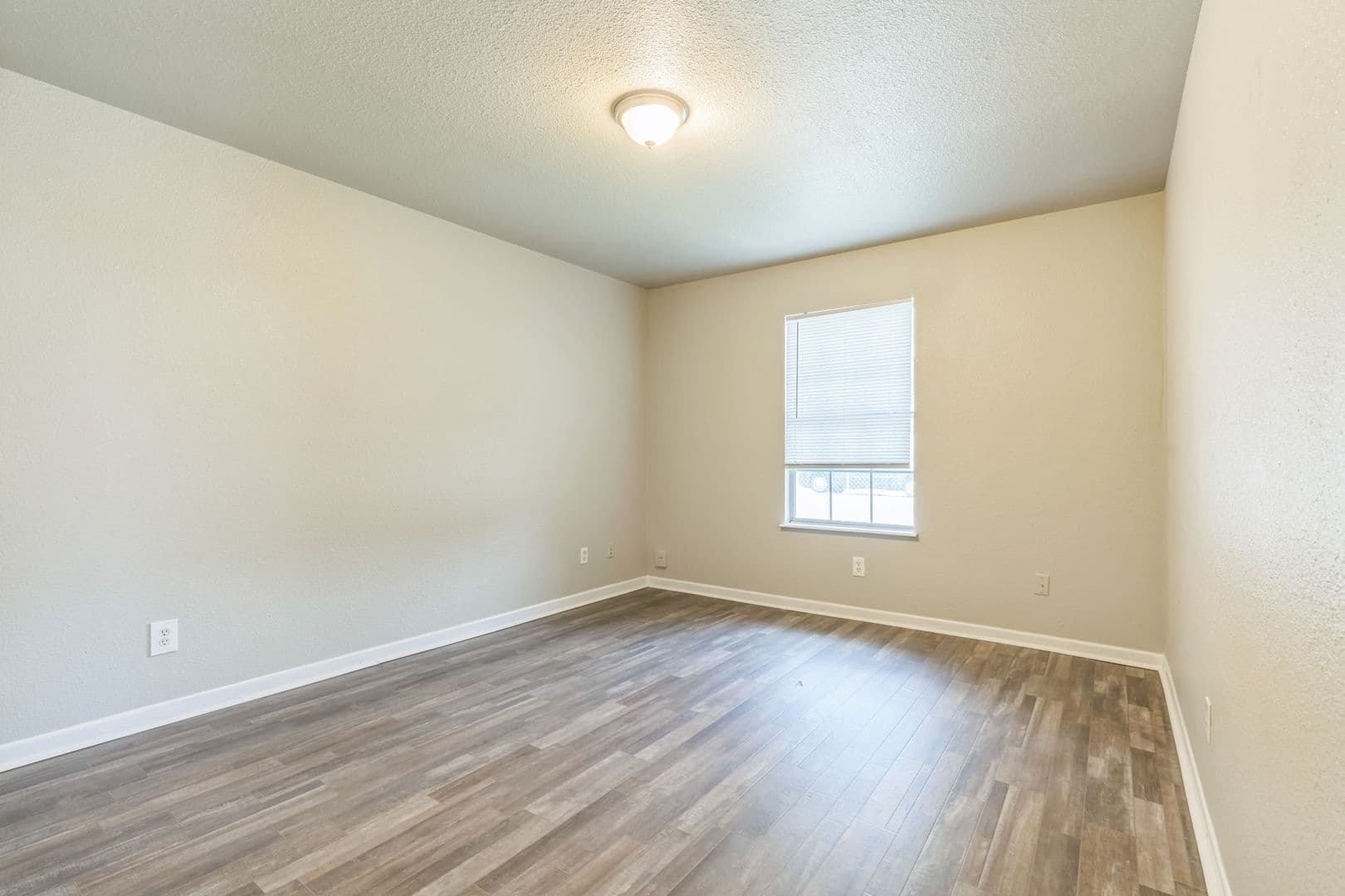 San Antonio House: 7587 Windsor Oaks