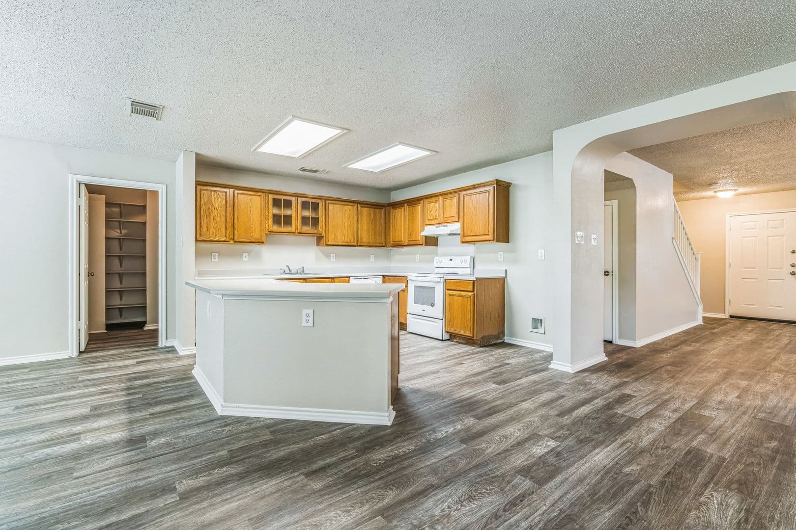 San Antonio House: 7427 Legend Point