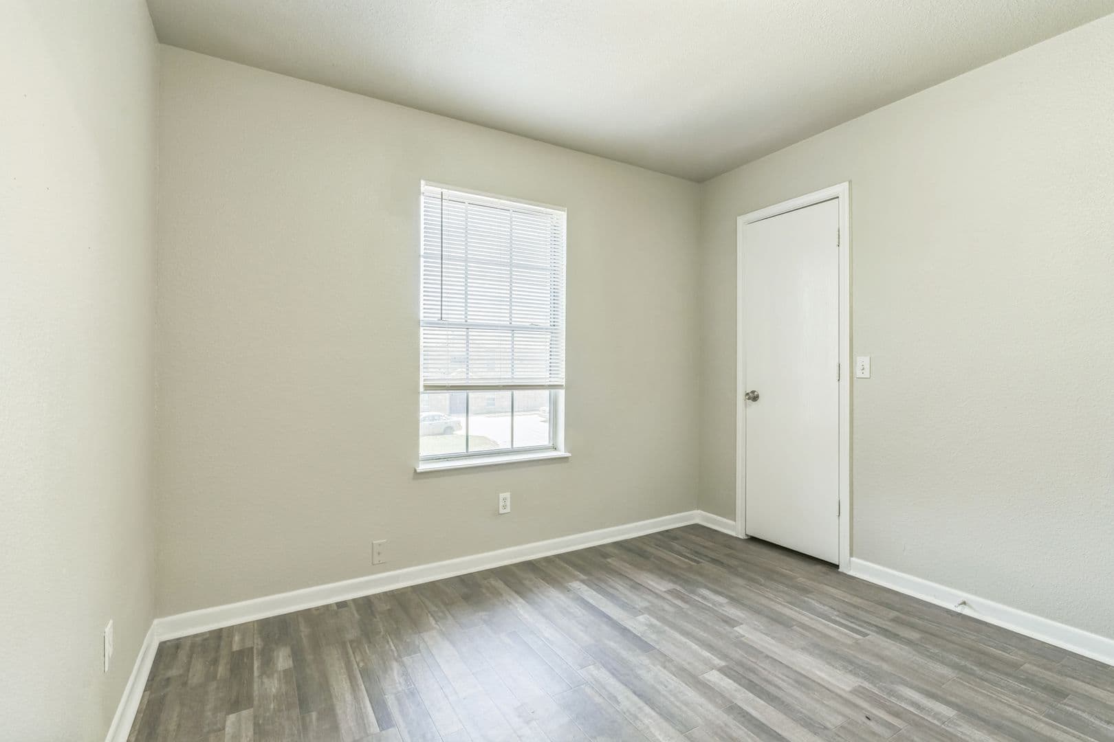 San Antonio House: 7587 Windsor Oaks