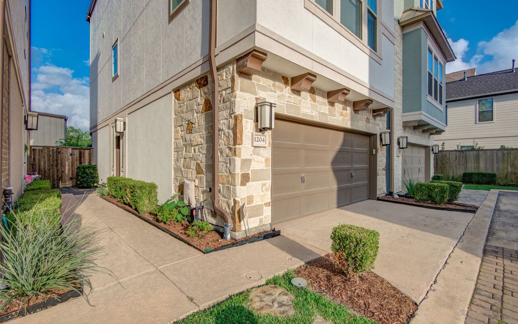 Houston House: 1204 Birkland Pine