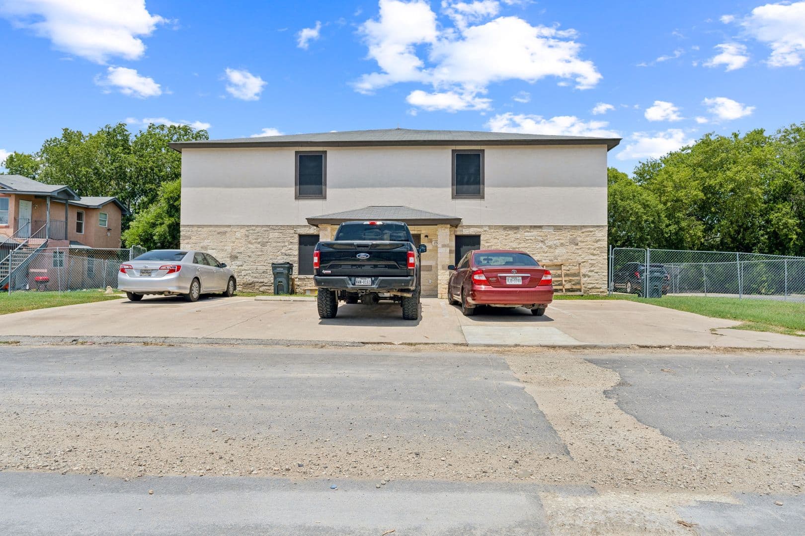 San Antonio House: 7587 Windsor Oaks