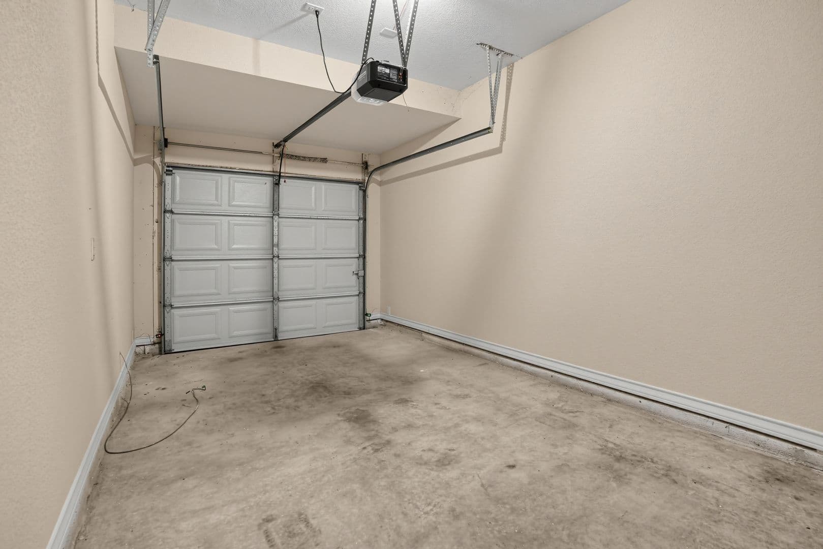 Selma House: 16825 Showdown Path Unit 4