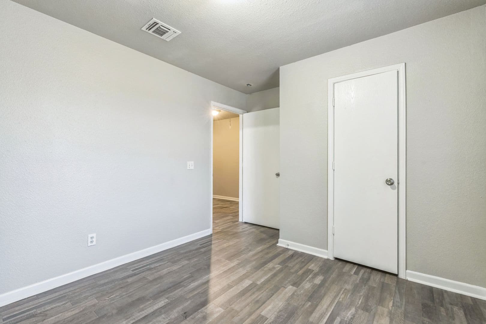 San Antonio House: 7587 Windsor Oaks