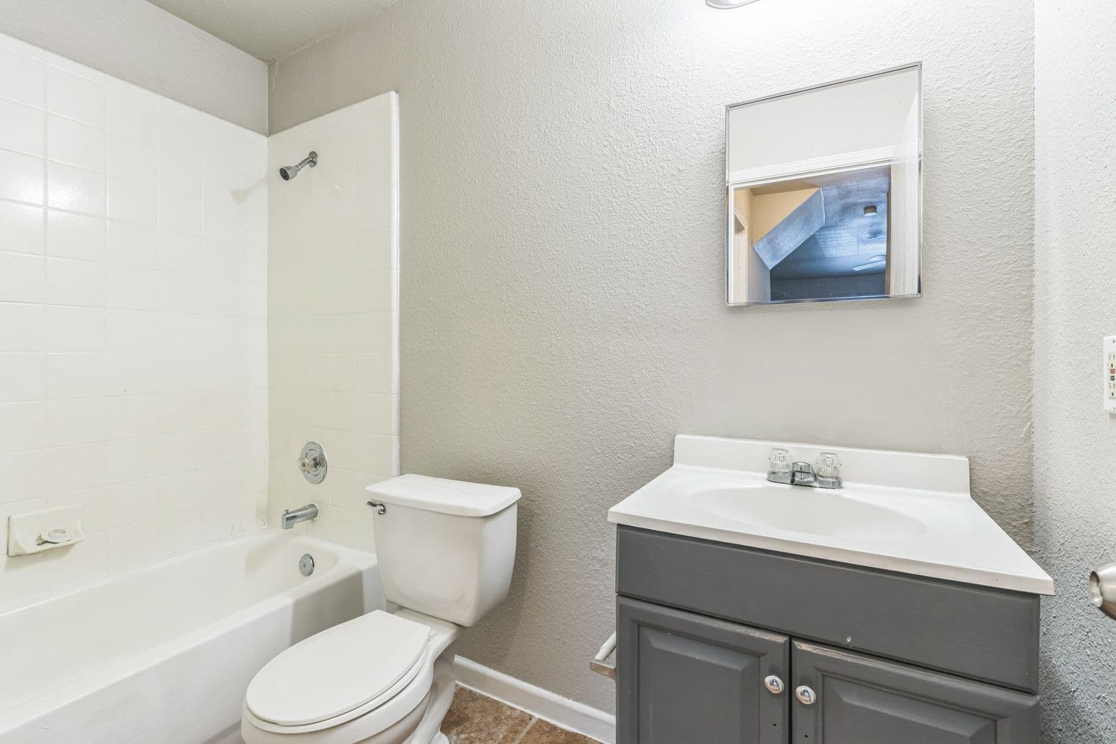 San Antonio House: 7587 Windsor Oaks