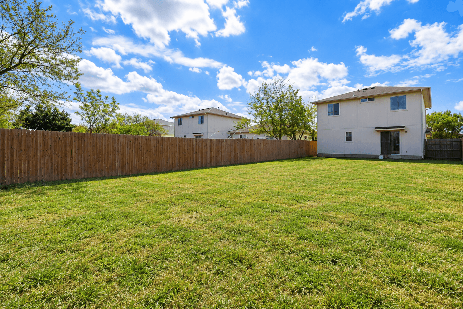 Manor House: 16117 Hamilton Point Circle