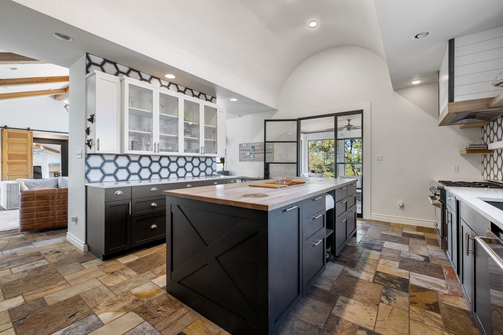 Spicewood House: 702 E Summit Drive