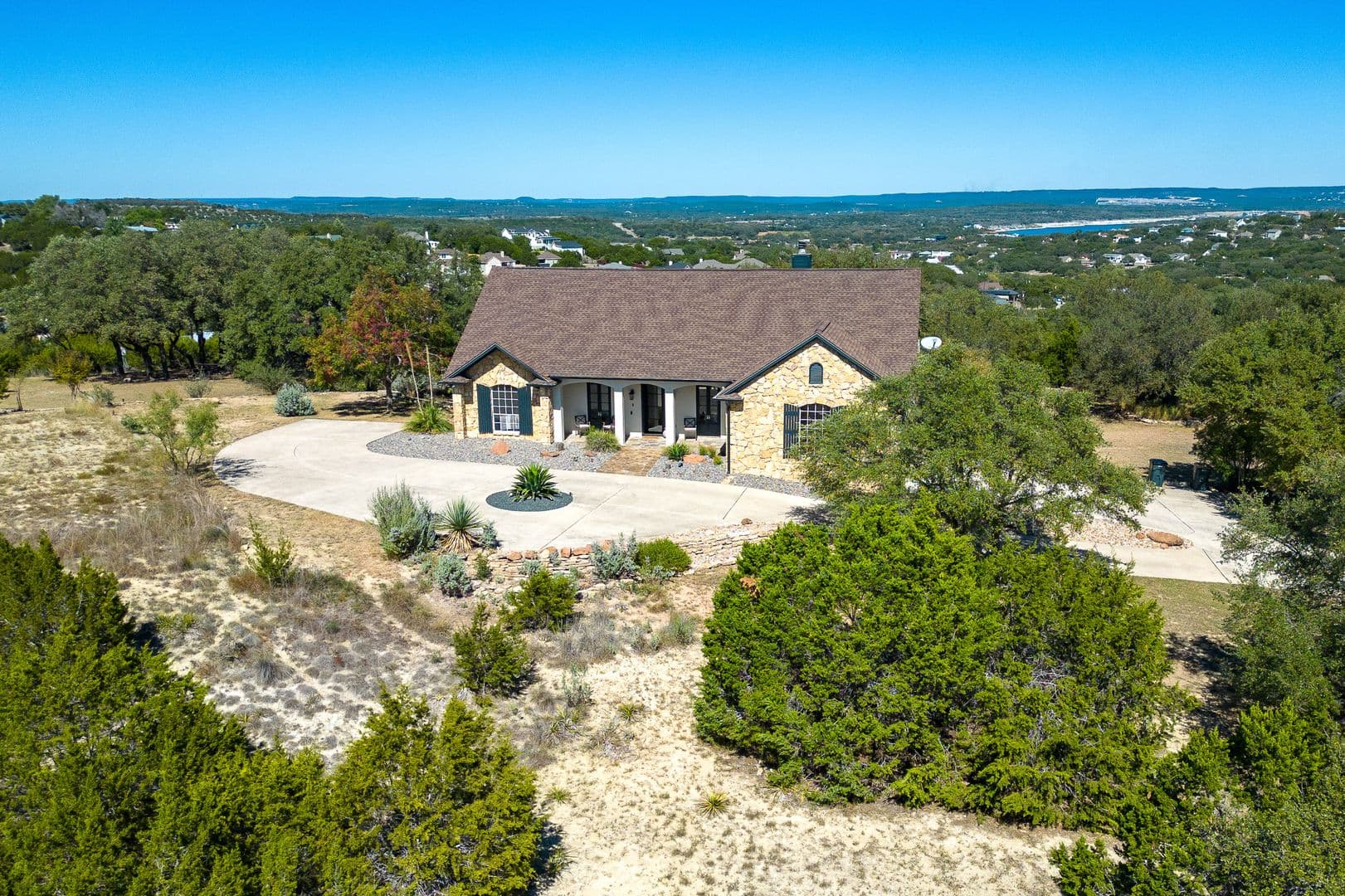 Spicewood House: 702 E Summit Drive