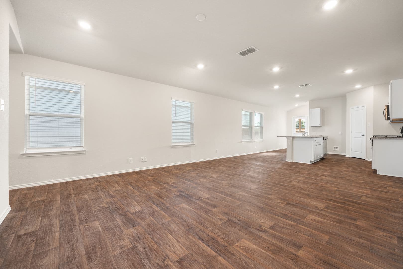 Floresville House: 148 Chipping Alley