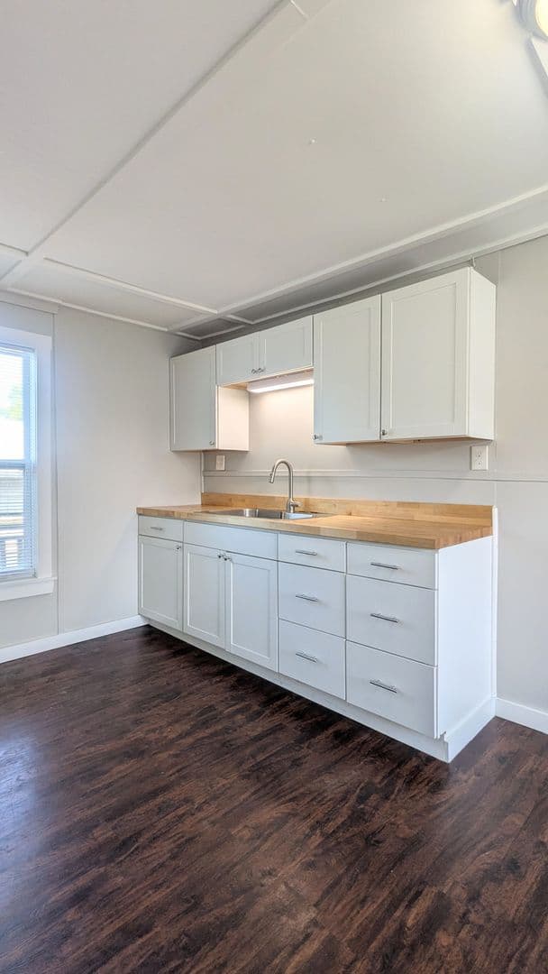 Skowhegan Apartment: 14 Cedar St