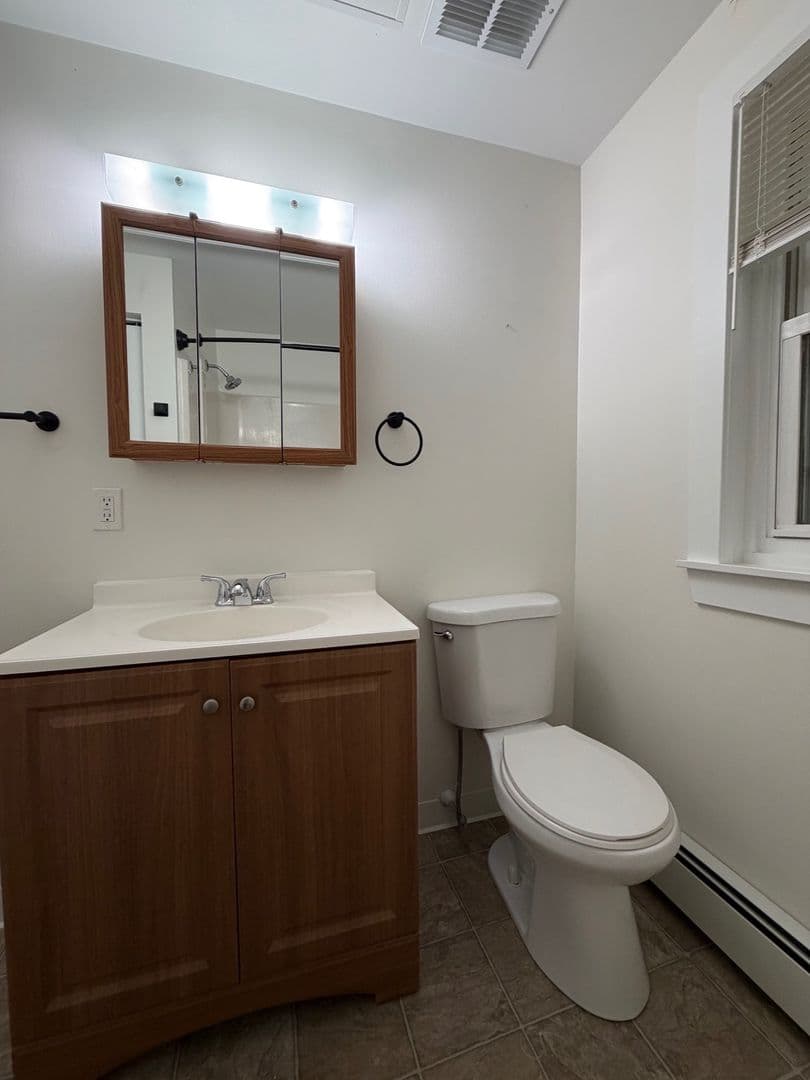Monmouth Apartment: 293 Blue Road