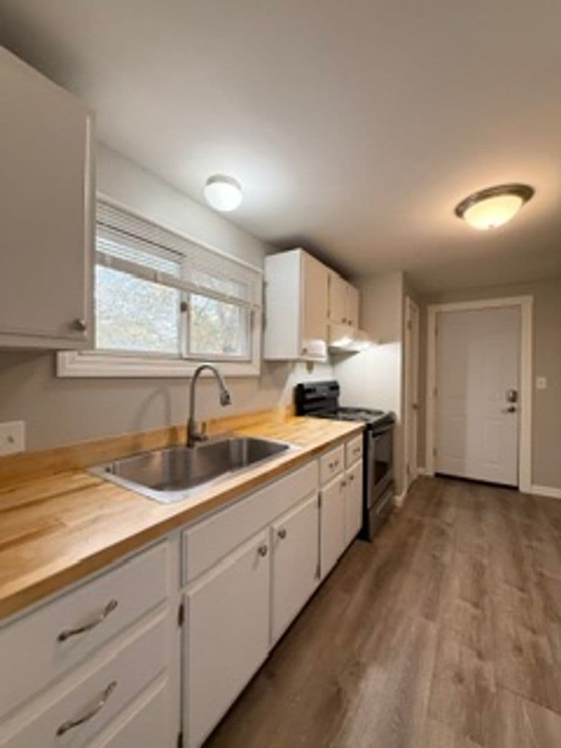Gardiner Apartment: 61 Pleasant St
