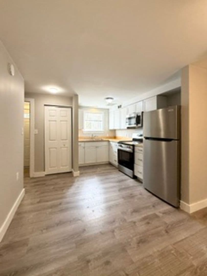 Monmouth Apartment: 293 Blue Road