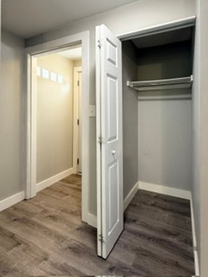 Monmouth Apartment: 293 Blue Road
