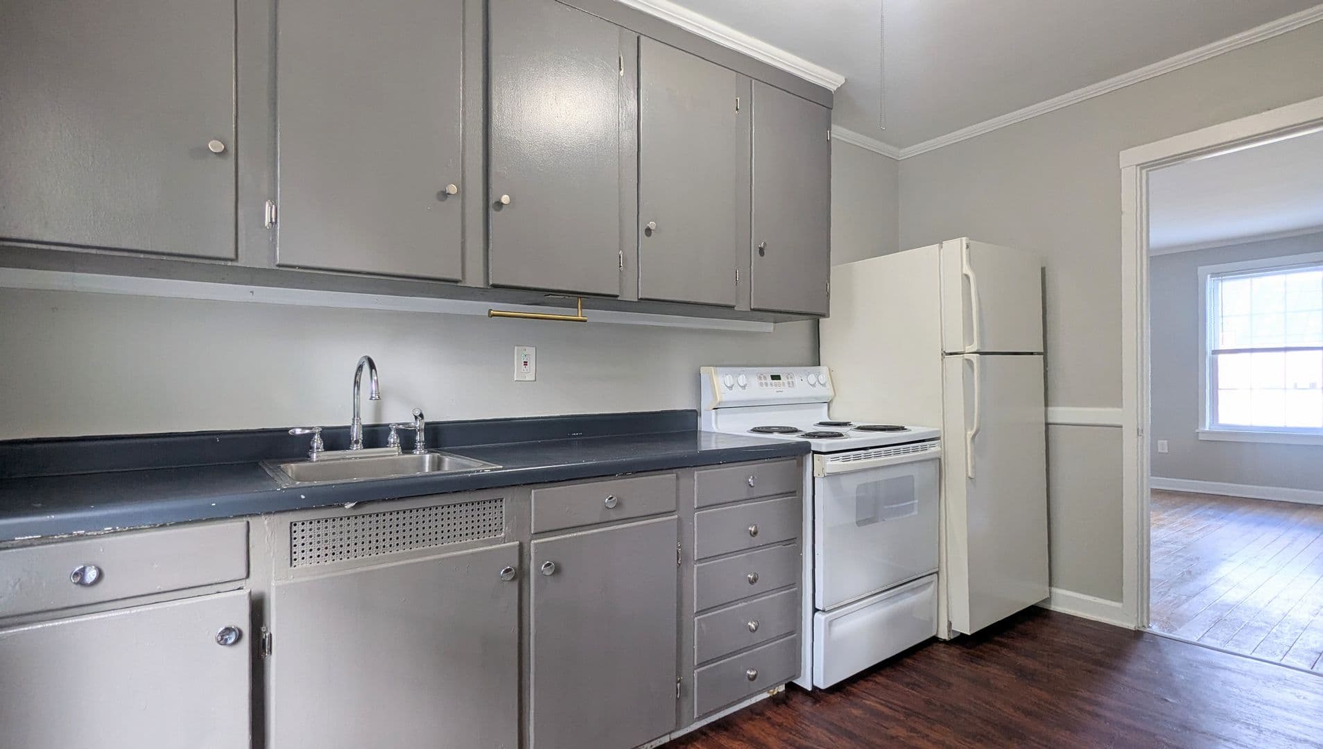 Augusta Apartment: 112 Eastern Ave