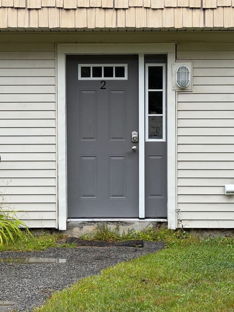 Monmouth Apartment: 293 Blue Road