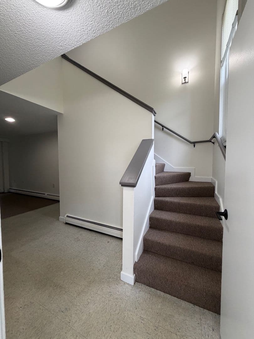 Monmouth Apartment: 293 Blue Road