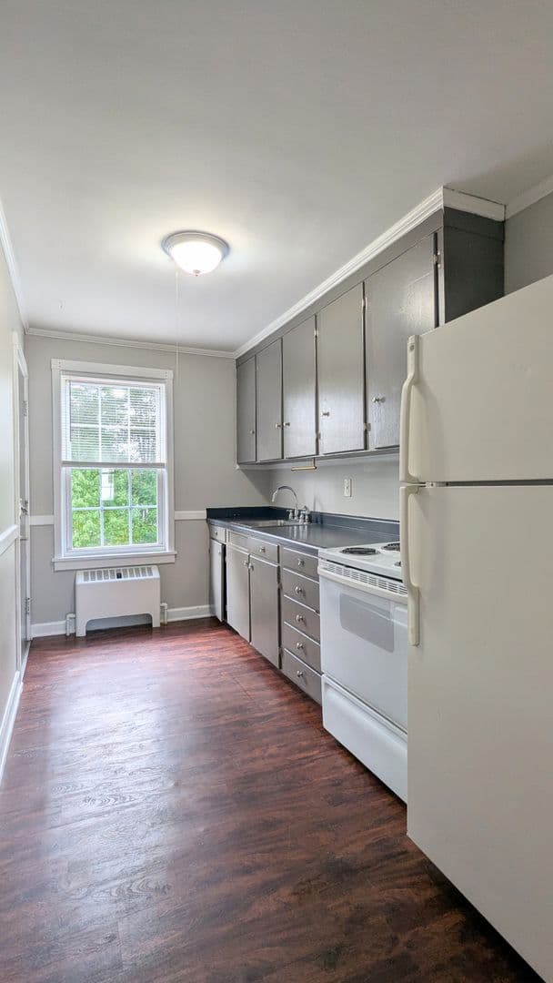 Augusta Apartment: 112 Eastern Ave
