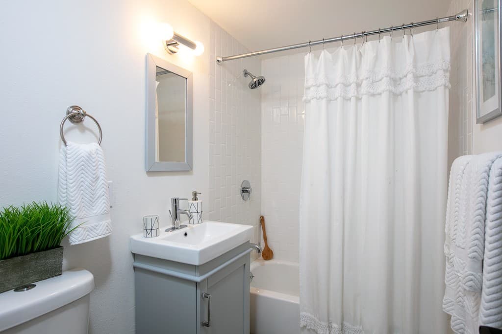 Seattle Apartment: 315 Maynard Ave S