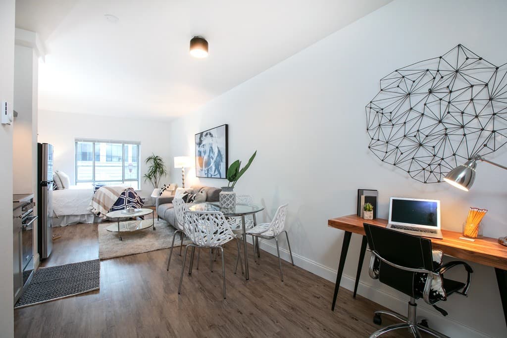 Seattle Apartment: 315 Maynard Ave S