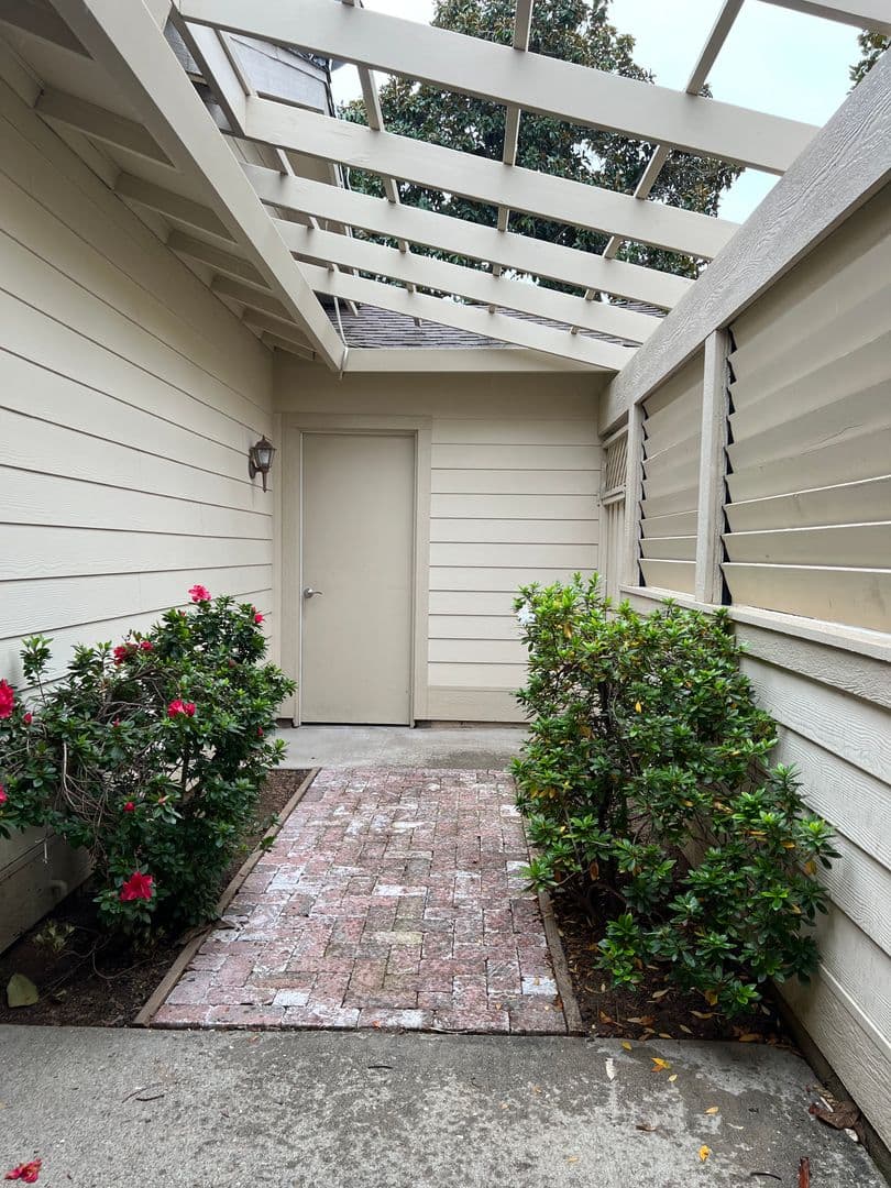 Loomis House: 3580 Laird Street