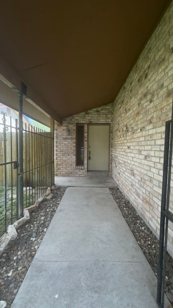 Corpus Christi House: 4002 Brownwood Circle