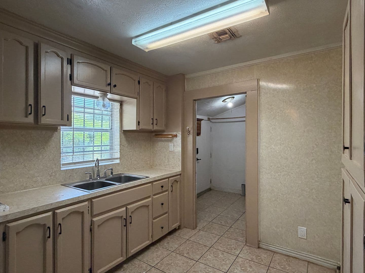 Corpus Christi House: 200 Clemmer Street Unit A