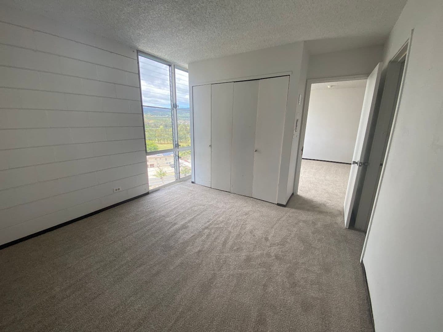 Honolulu Apartment: 5210 #902 Likini St.