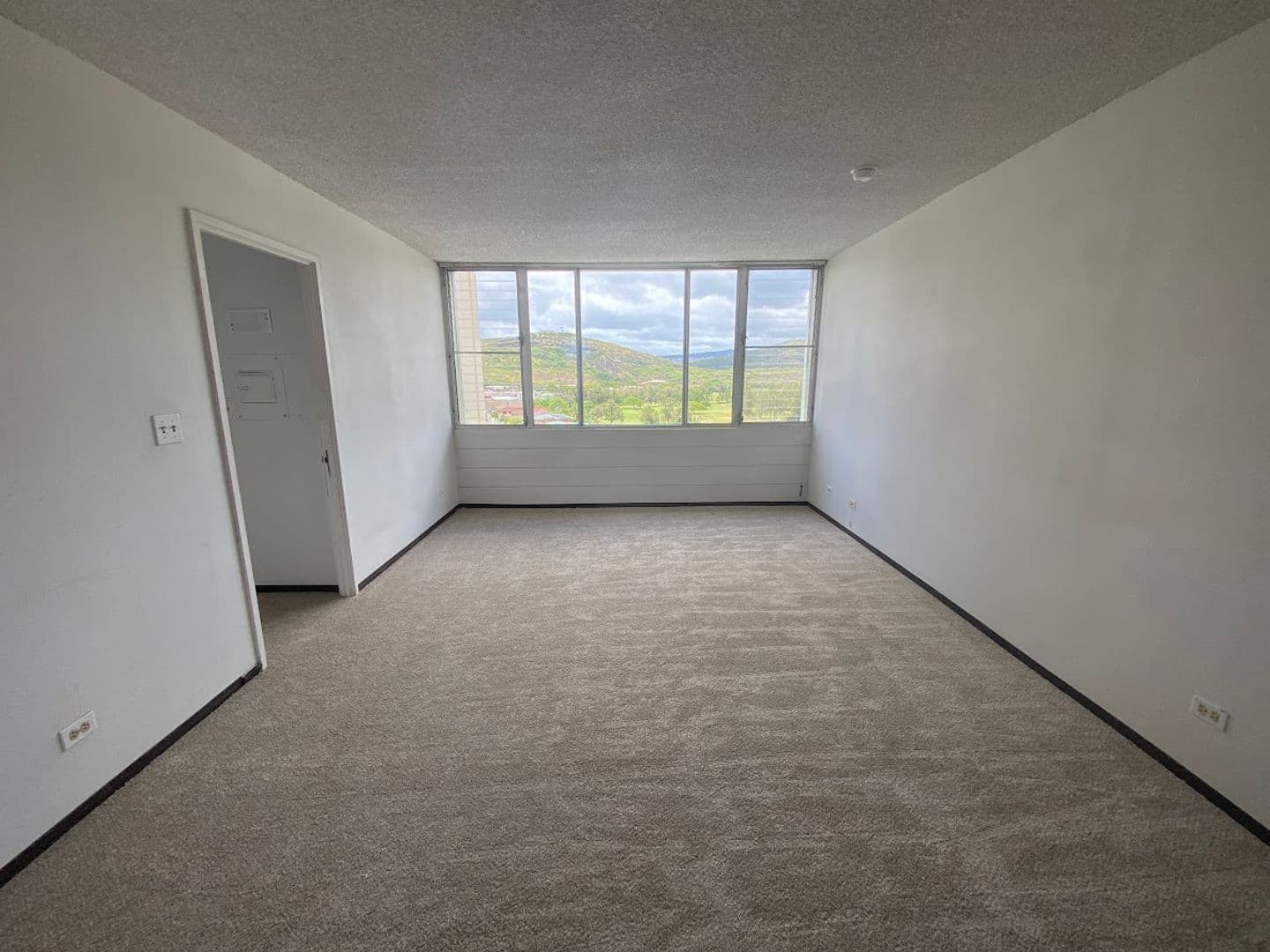 Honolulu Apartment: 5210 #902 Likini St.