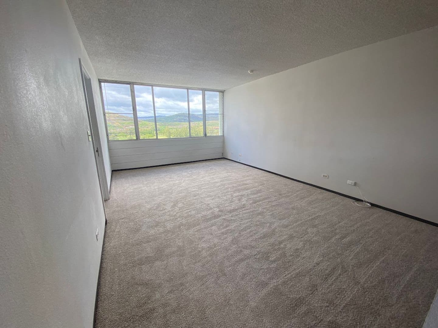 Honolulu Apartment: 5210 #902 Likini St.