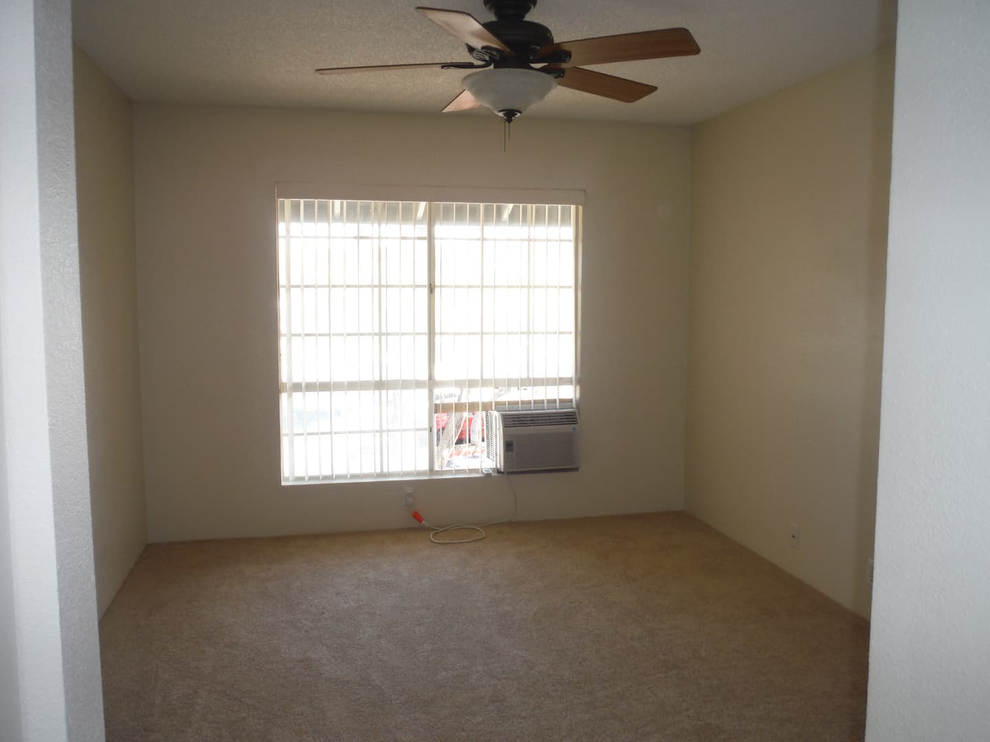 Honolulu Apartment: 271R Mananai Pl