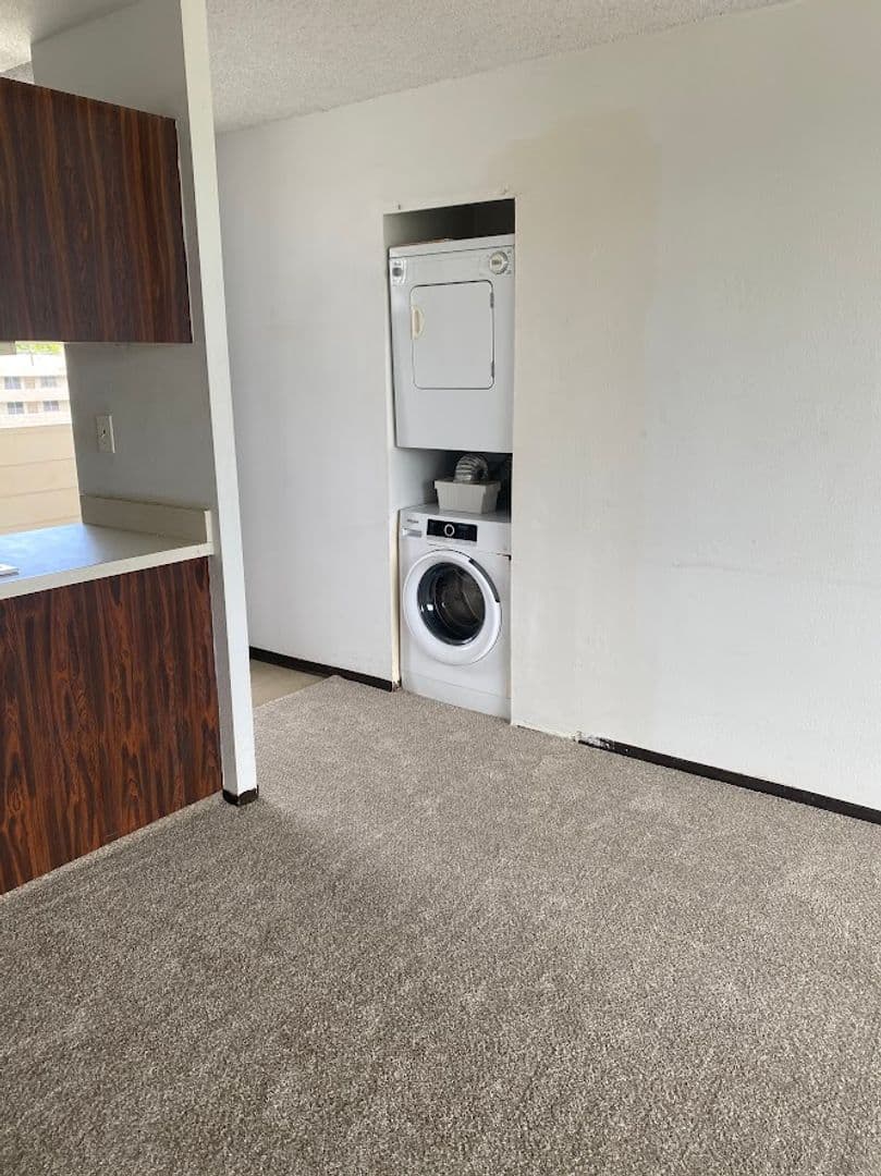 Honolulu Apartment: 5210 #902 Likini St.