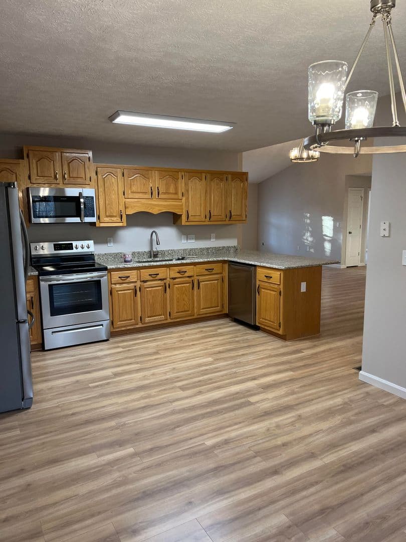 Crossville House: 392 Southridge Cir